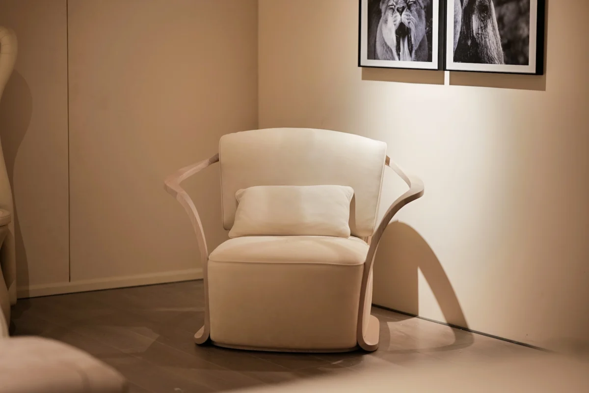 Armchair phong cách Quiet luxury - Amy Living