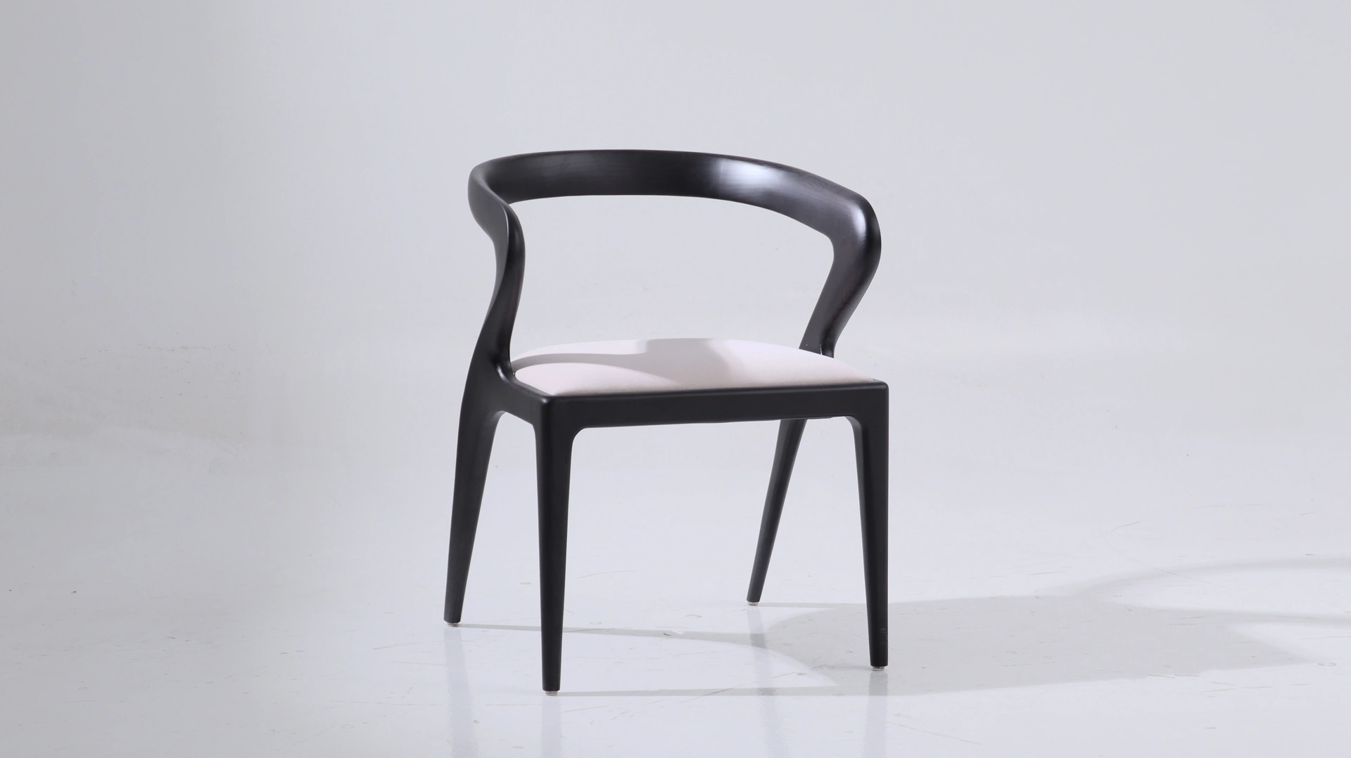 CUSTOMIZED DINING CHAIR