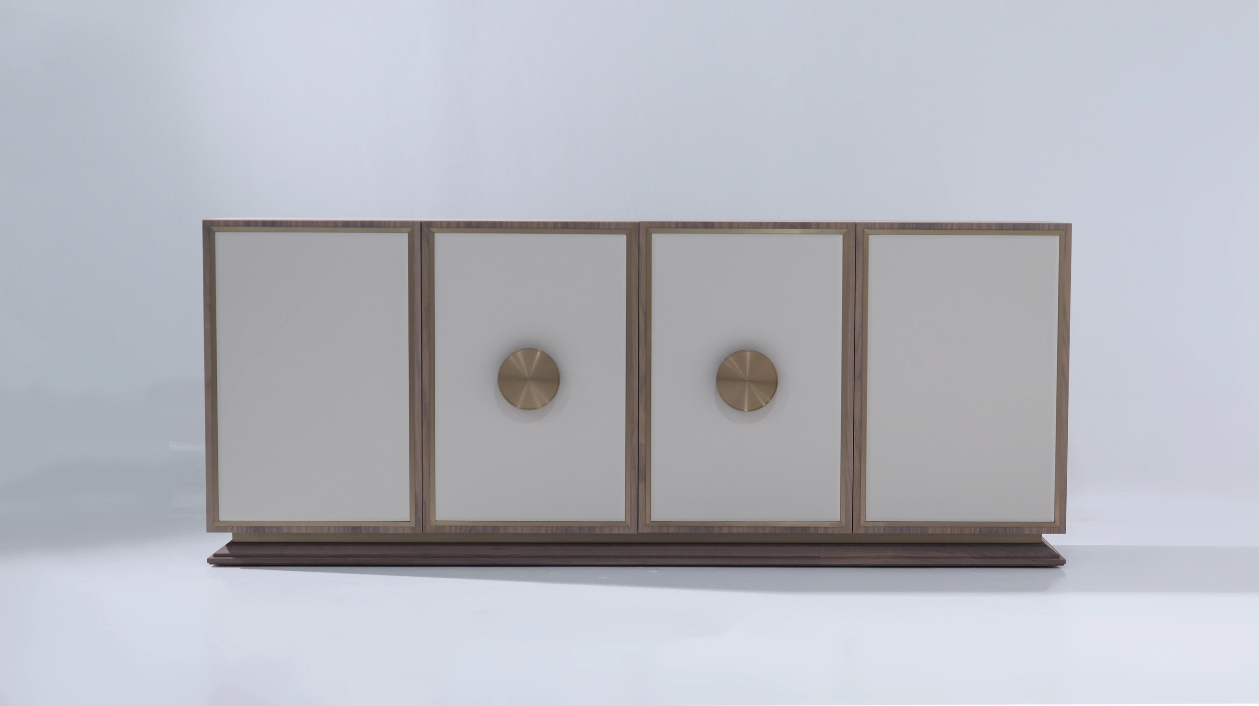 CUSTOMIZED SIDEBOARD